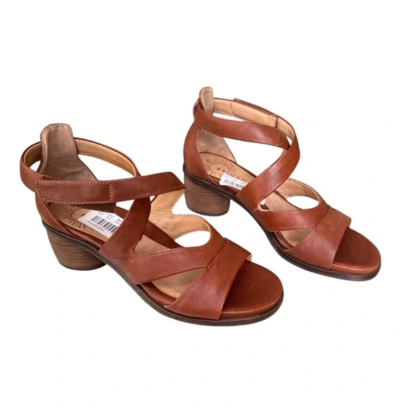 Brioso Verandah Brown Genuine Leather Strappy Design Block Heel Sandals - Picture 3 of 9